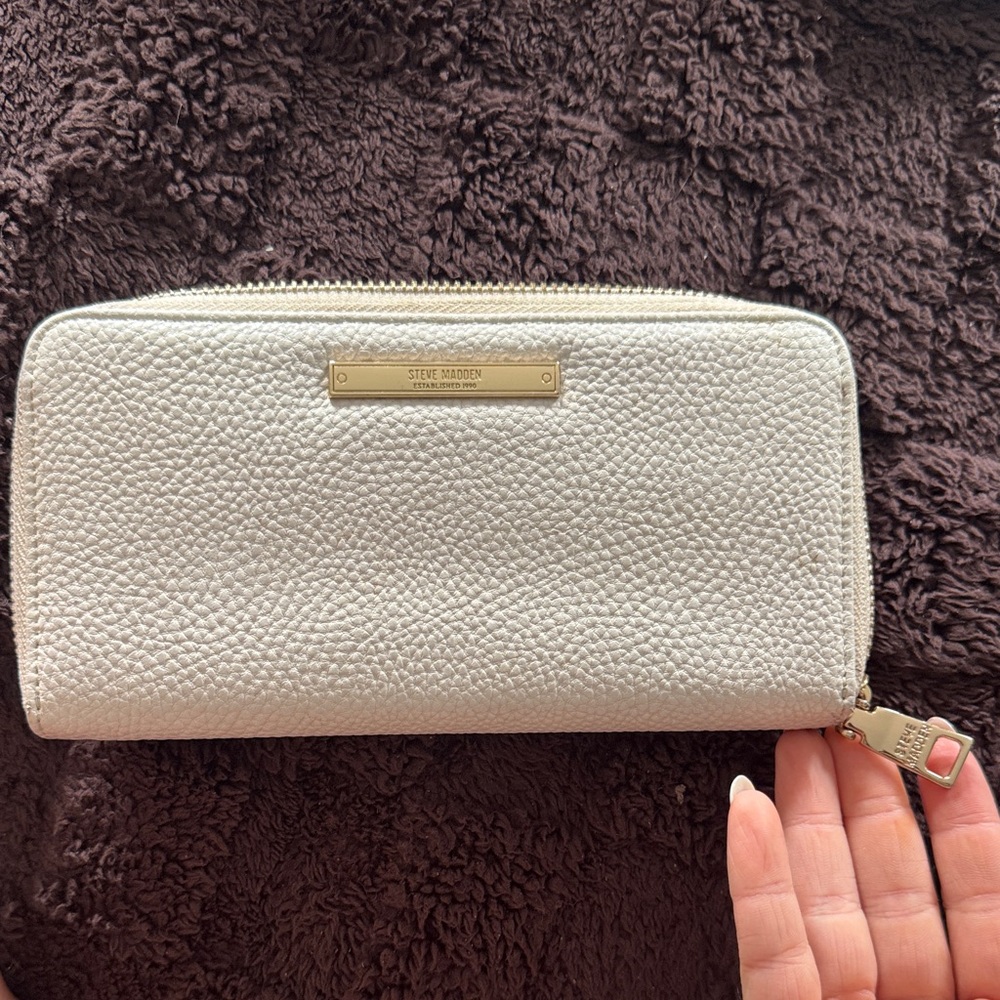 Steve Madden Textured Cream Wallet